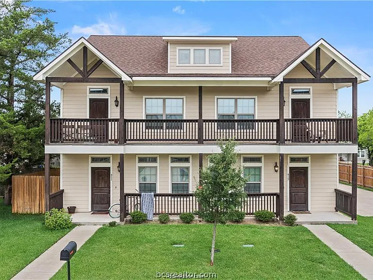 411 Ash St — Photo 1