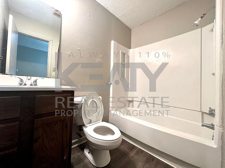 402 Loire Ave — Photo 6