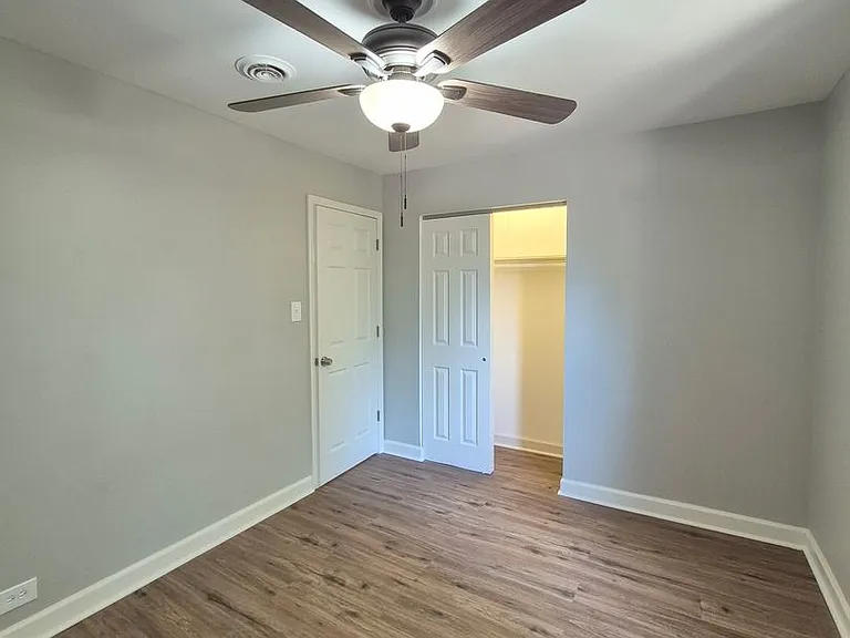 2815 Harrison — Photo 11