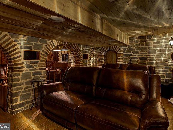 3rd image of 1939 Shady Ln