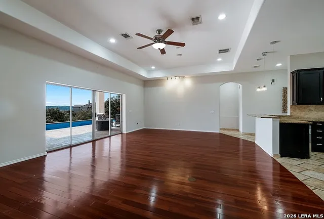 6710 Manor Hl — Photo 9