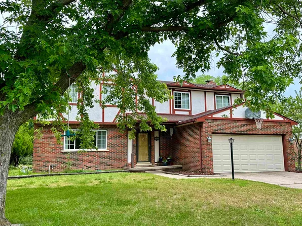 1927 Cypress Ln, Newton, KS 67114