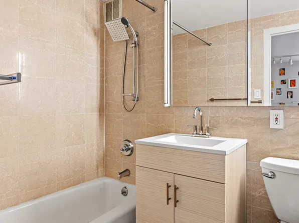 13 East 69th Street image 14 of 15