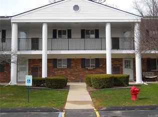 42556 Plymouth Hollow Dr, Plymouth, MI 48170