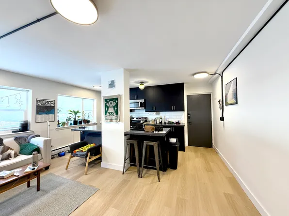 111 Craydon Rd #102, Whitby, ON L1N 2B5