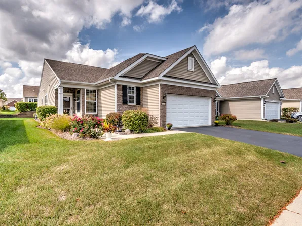 3263 Eastbank Cir, Mundelein, IL 60060