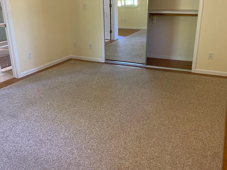 327 W Mill St #B — Photo 10