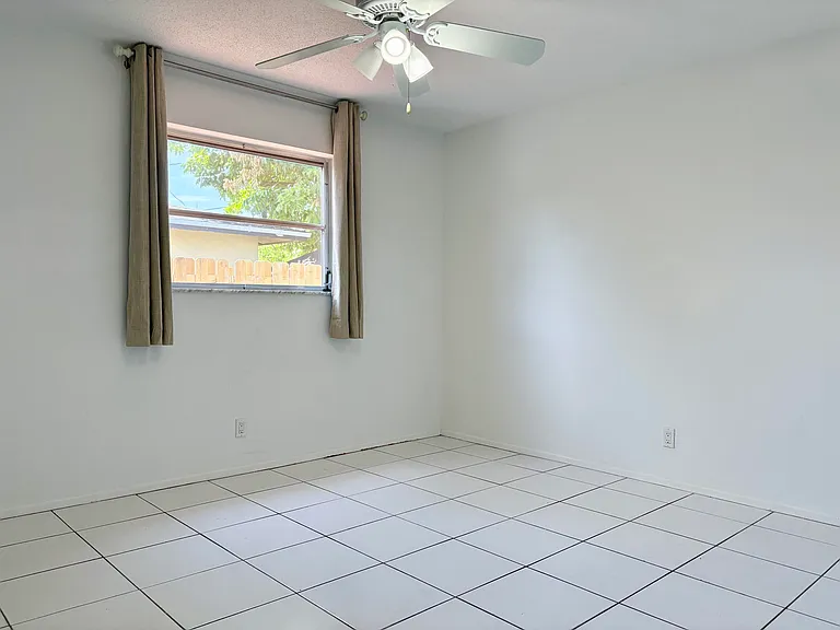1605 NE 50th Ct #1 — Photo 18