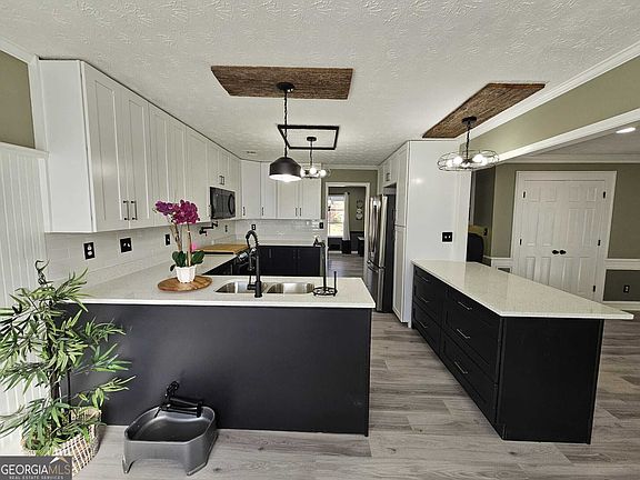 4th image of 855 John Ct