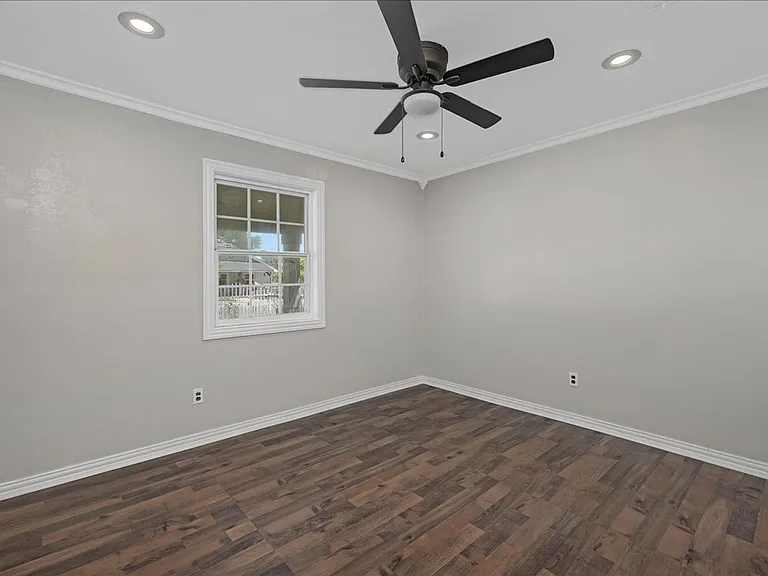 2202 Brook Ave — Photo 15