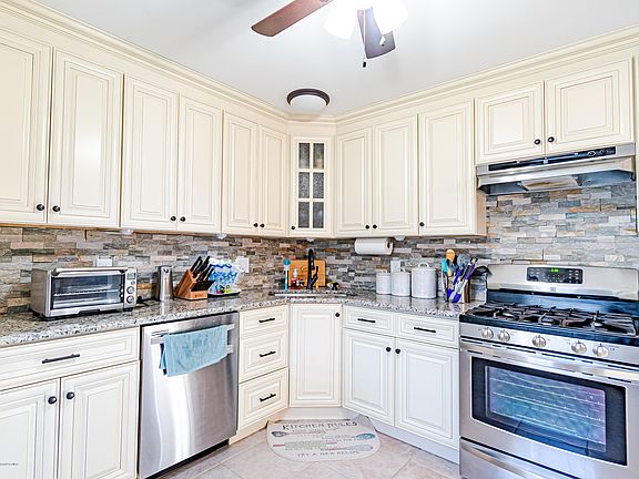 5th image of 45 Brentwood Dr