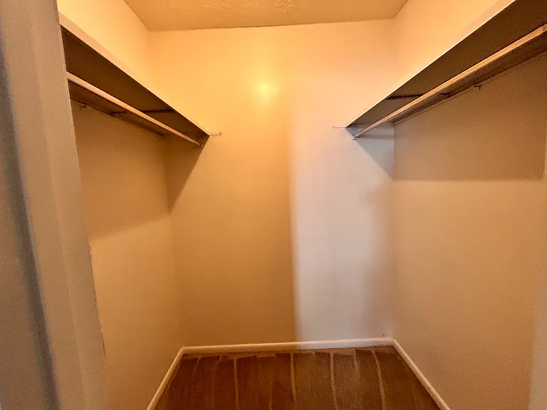 Huntingwood Apartments — Photo 9