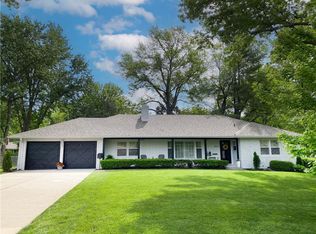 9511 Manor Rd, Leawood, KS 66206