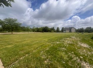 1340 Cornell Cir #14, Sugar Grove, IL 60554