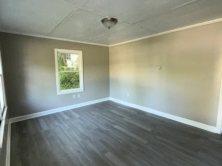 423 N Cherry St — Photo 2