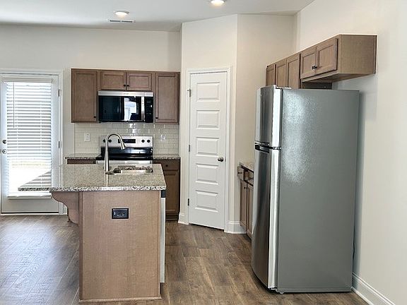 2nd image of 95 Favre St