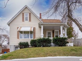 1011 S 9th St, Clinton, IA 52732