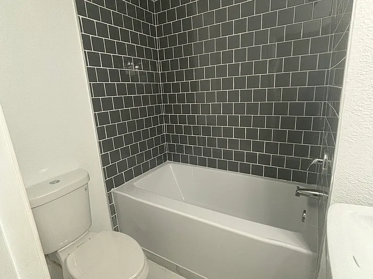 2389 Empress St #B — Photo 2