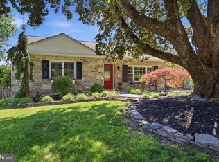 750 Sweetbriar Dr, Warminster, PA 18974