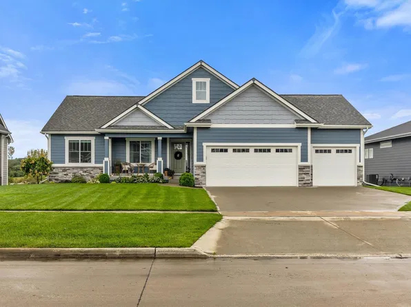 10978 Westport Dr, West Des Moines, IA 50266