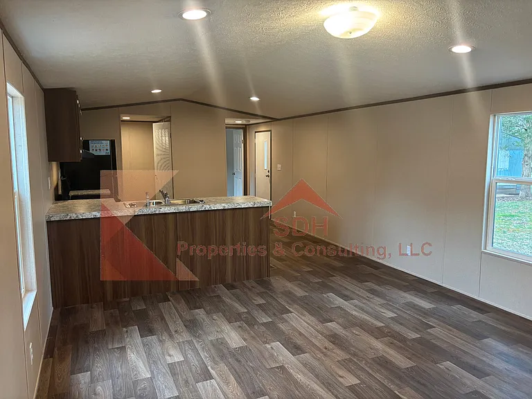 147 Langley Dr — Photo 2