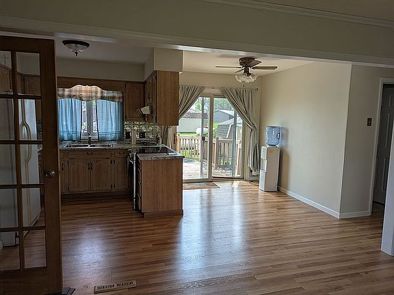 3rd image of 6184 Clover Leaf Rd