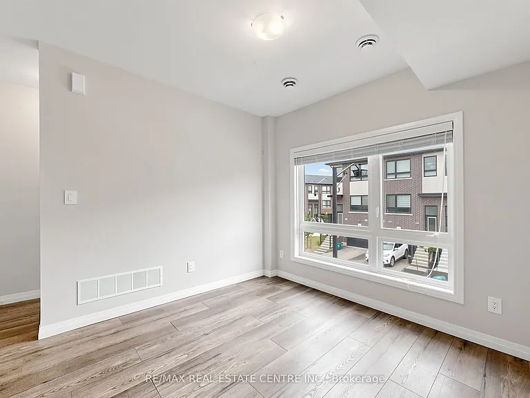 720 Grey St S #55 — Photo 9