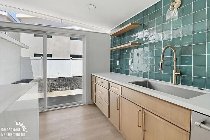 4822 Doliva Dr — Photo 6
