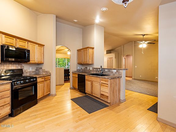 4th image of 486 E Twelve Oaks Dr