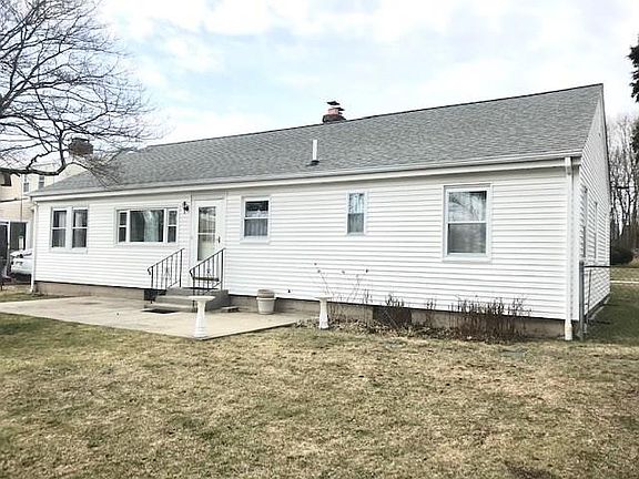 3rd image of 140 Dover Ave