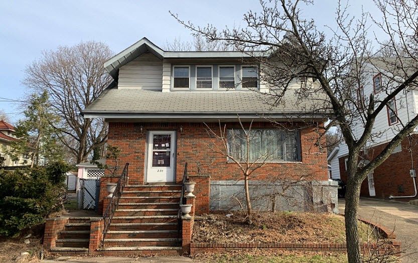 1st image of 231 Wall Ave