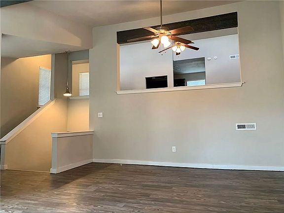 5th image of 968 N Lewis Ave #3B-2BA-1584SQFT