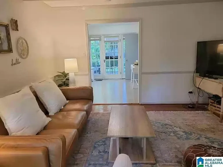 916 Greenbriar Cir — Photo 5