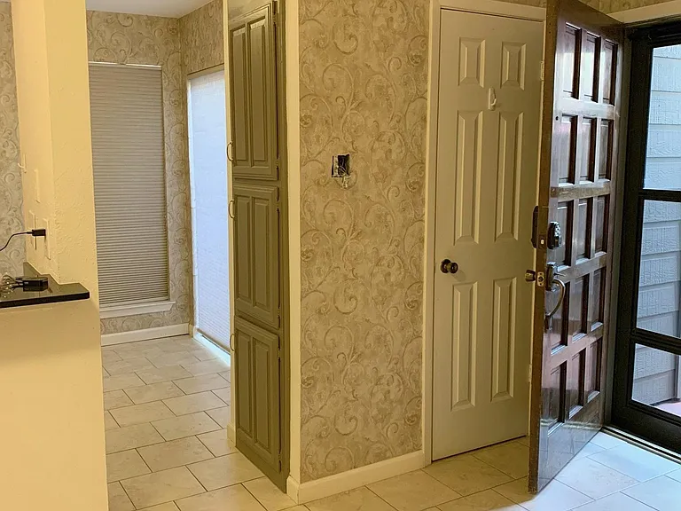 Entry & Kitchen Area