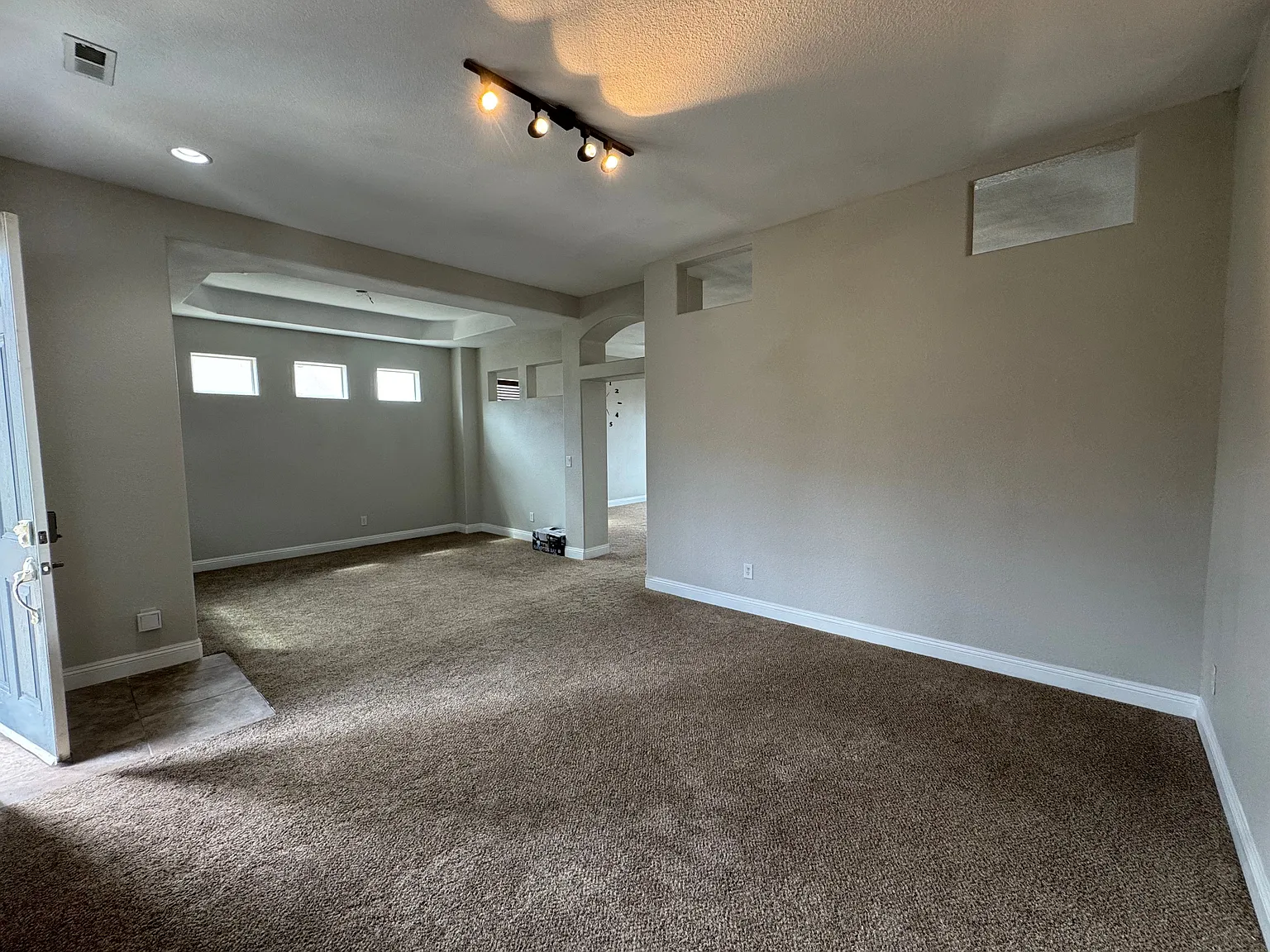 4 bed, 2.0 bath, 2248 sqft, $2,900 — Photo 4