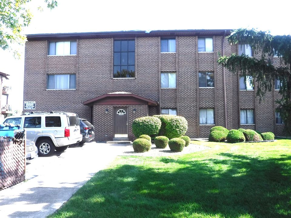1st image of 19561 Lake Shore Dr APT 1