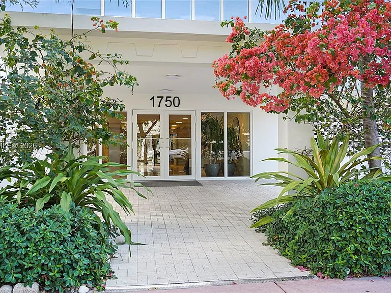 1750 James Ave #9J — Photo 16