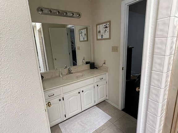 3rd image of 3604 Crestmont Dr