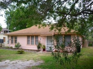 615 E Hackberry St, Rockport, TX 78382