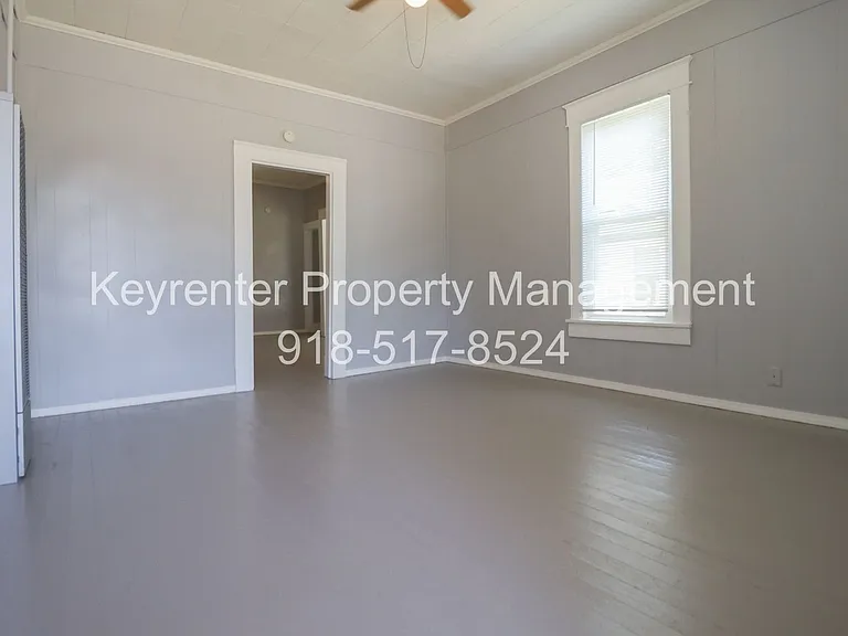 E 4th Street Duplex — Photo 2
