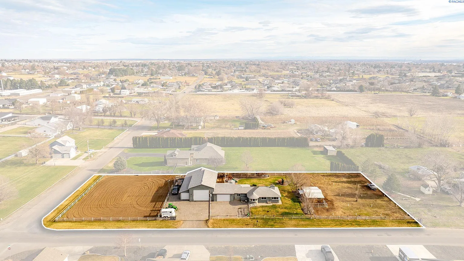 2205 Road 72 photo 1