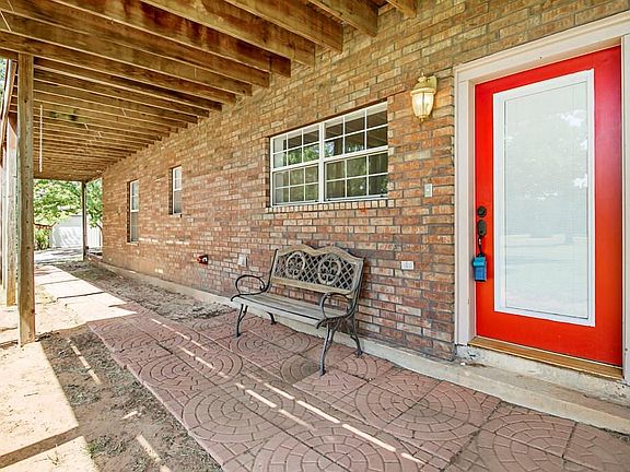 4th image of 21401 Montgomery Dr
