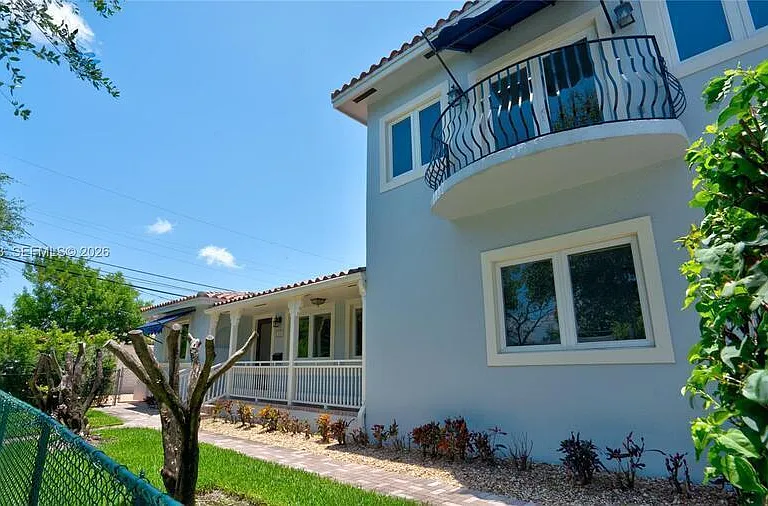 500 SW 51st Ct #1 — Photo 4