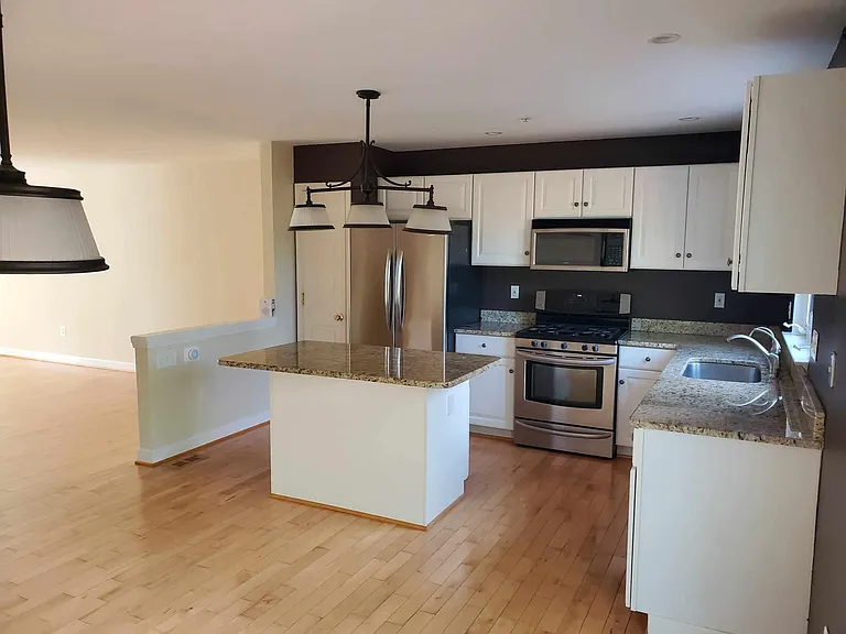 dining room to kitchen