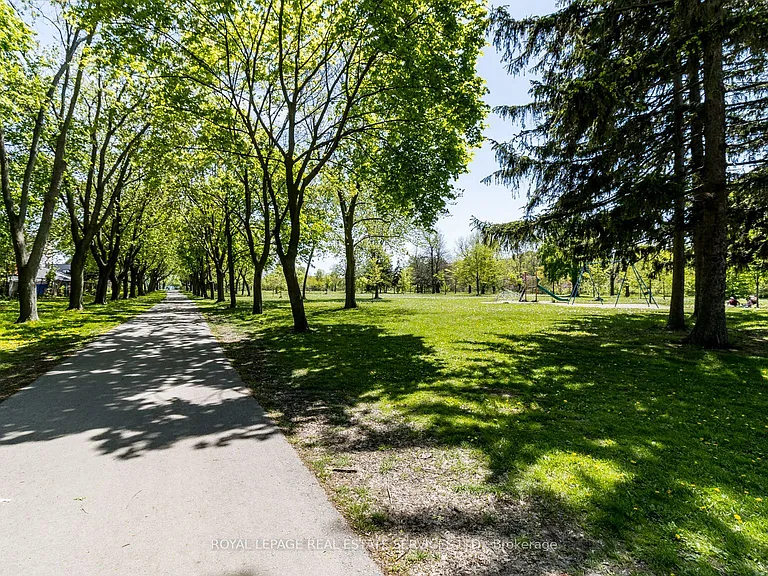 40 Emerald Cres #1 — Photo 44