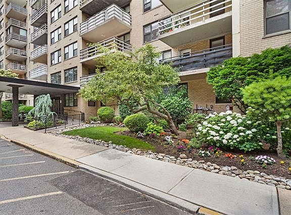 5th image of 201 Saint Pauls Ave APT 4F