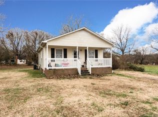 809 Willow Ln, Bessemer City, NC 28016