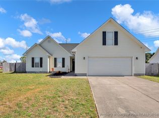 422 Turret Ct, Hope Mills, NC 28348