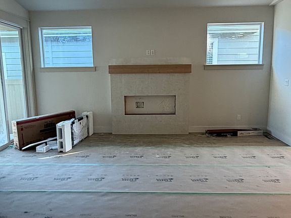4th image of 1192 W Meadowglen Ave
