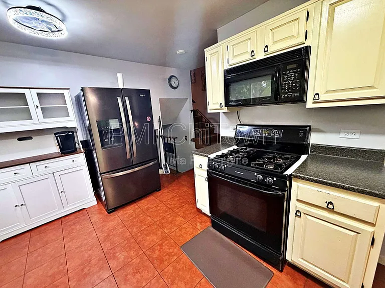 800 W Beechtree Ln — Photo 7
